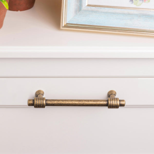 Cabinet handles and knobs