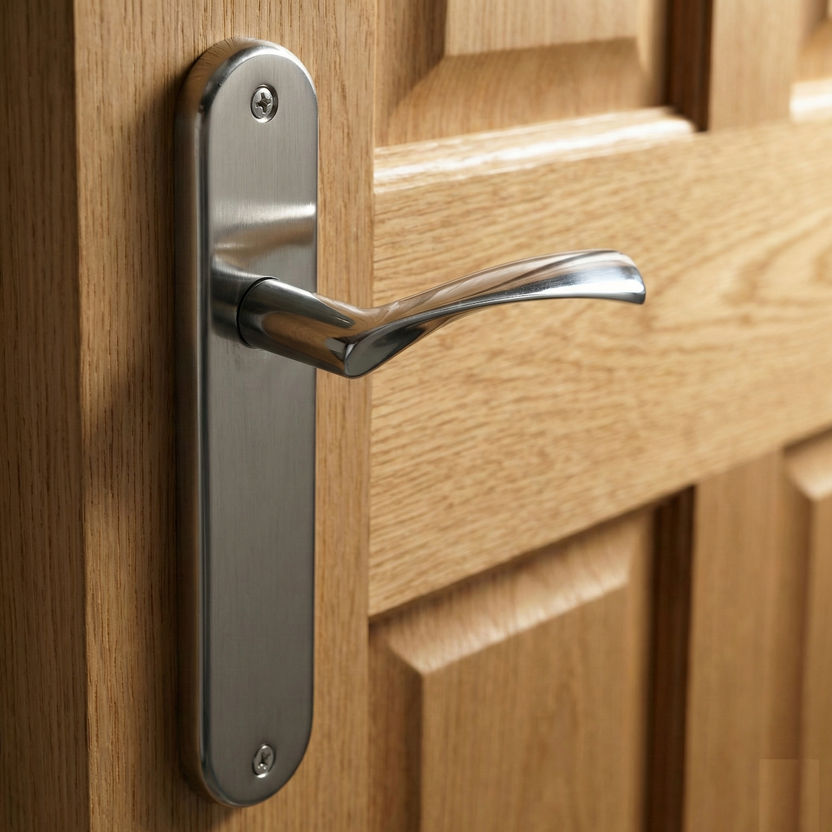 Poignée modèle '130' vague avec plaque ovale en zamak pour portes, finition nickel satiné